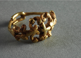 Bague en or d'Orval, cliché H. Paitier, INRAP