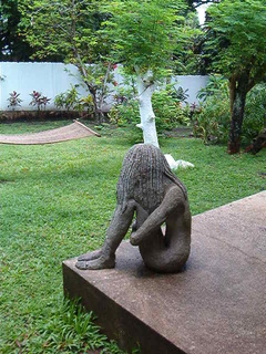 Elle est restée à Dumaguete, elle est triste, je l'ai abandonnée.