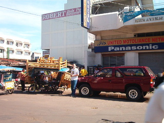 Tout notre salon sur un pedicab à Dumaguete aux Philippines